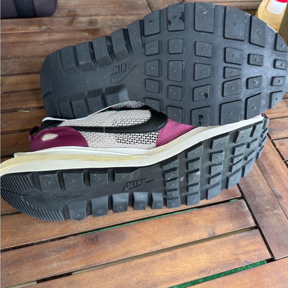 Nike Sacai Vaporwaffle Sneakers View 6
